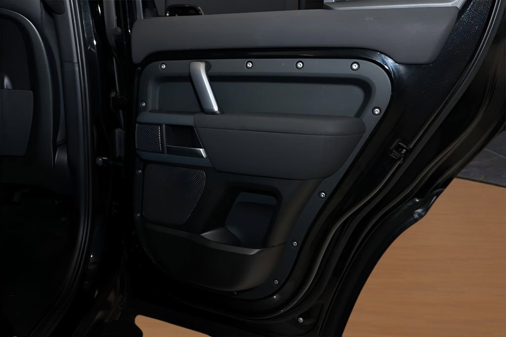 Used 2023 Land Rover Defender 110 X-Dynamic SE image 27