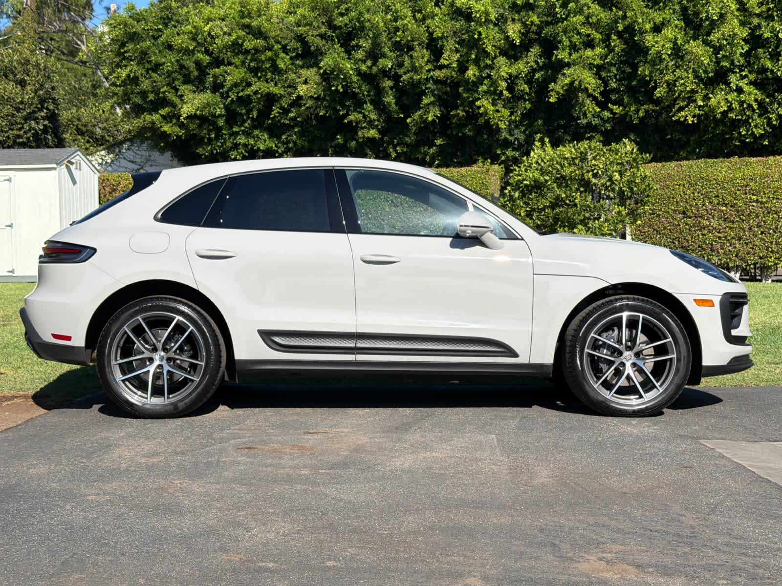 New 2026 Porsche Macan AWD/4WD image 9