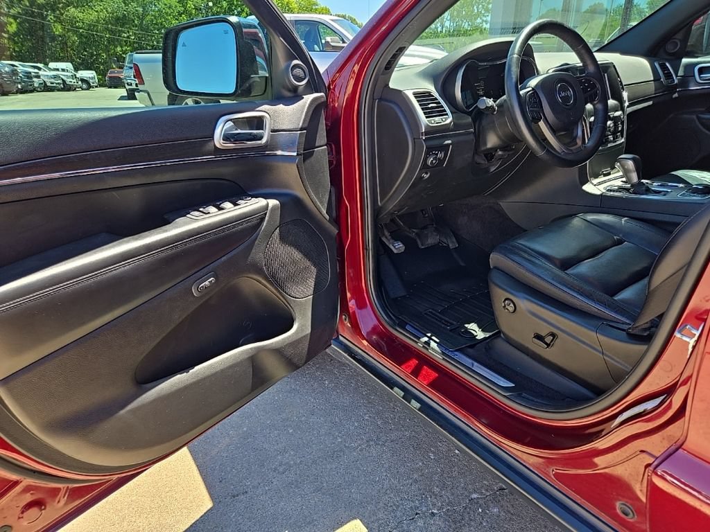 Used 2018 Jeep Grand Cherokee Limited AWD/4WD image 30