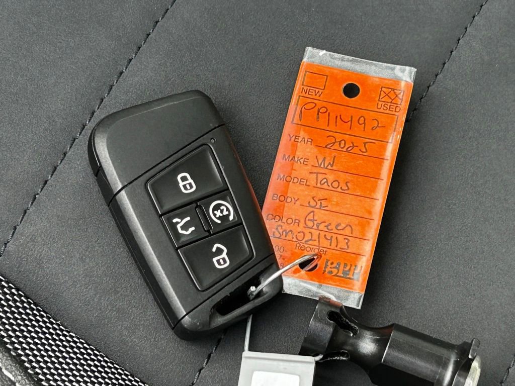 Certified 2025 Volkswagen Taos SE image 52