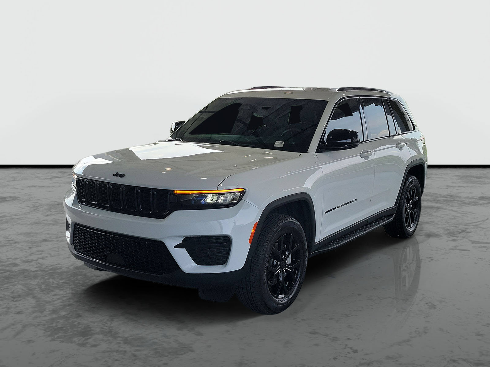 Certified 2025 Jeep Grand Cherokee Altitude RWD image 4