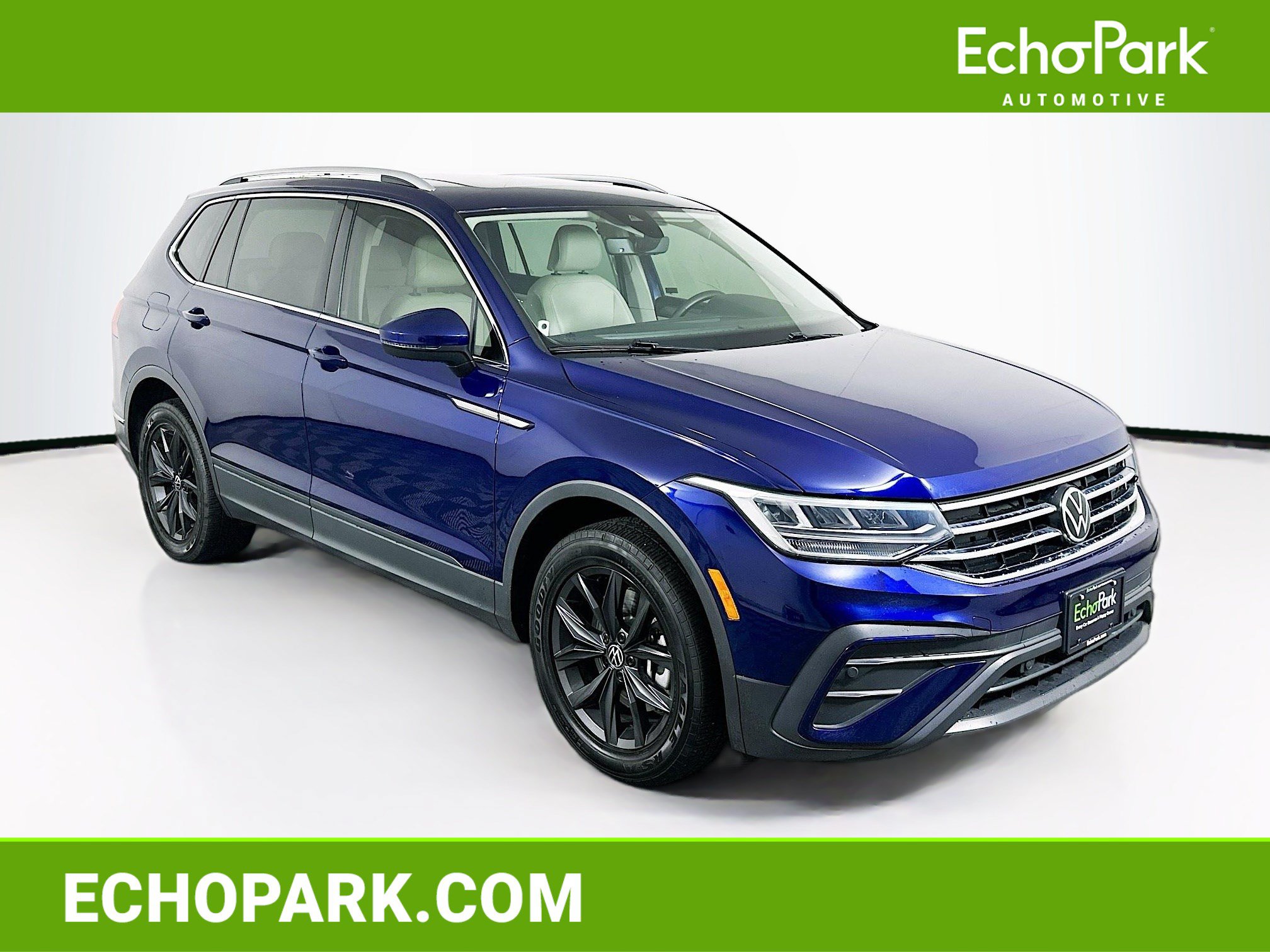 Used 2024 Volkswagen Tiguan SE FWD image 1