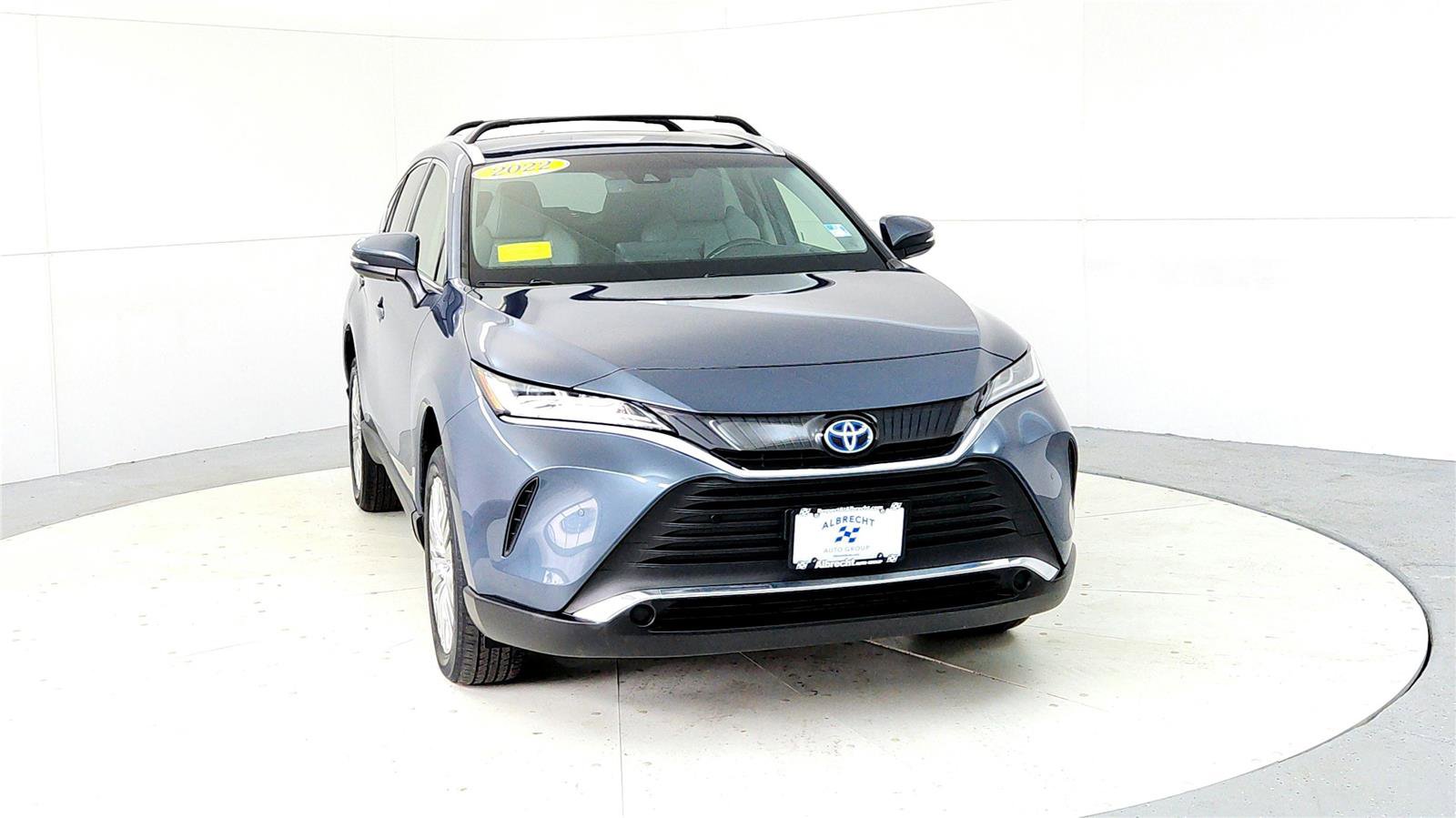 Certified 2022 Toyota Venza XLE image 8