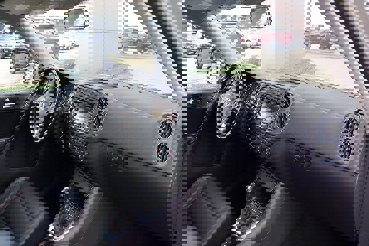 Used 2013 Volkswagen Tiguan SE image 13