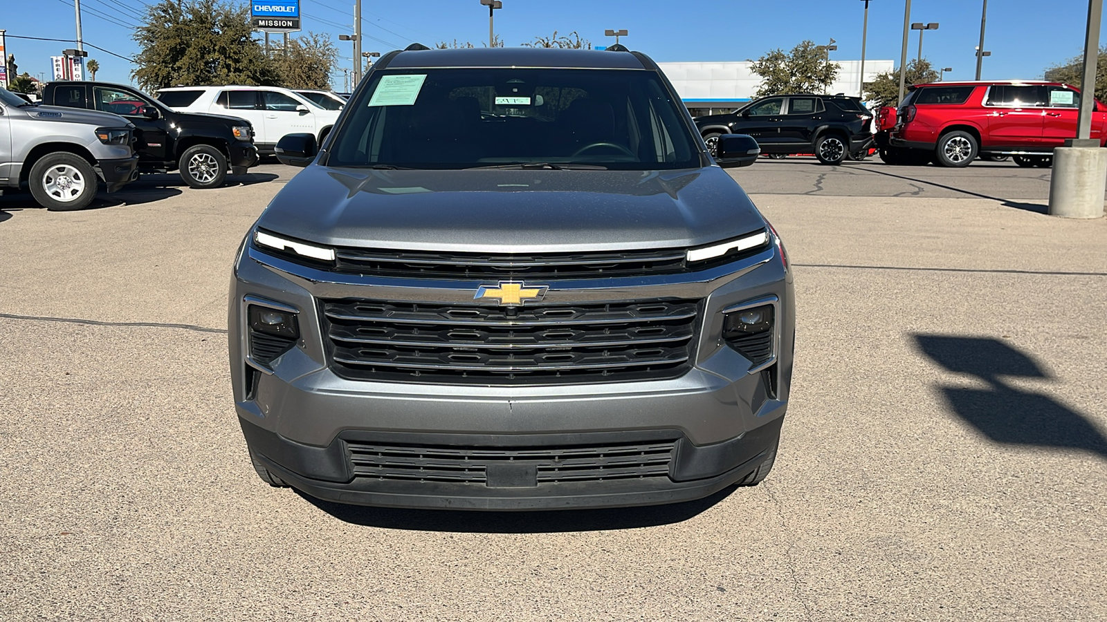 Used 2025 Chevrolet Traverse LT image 2