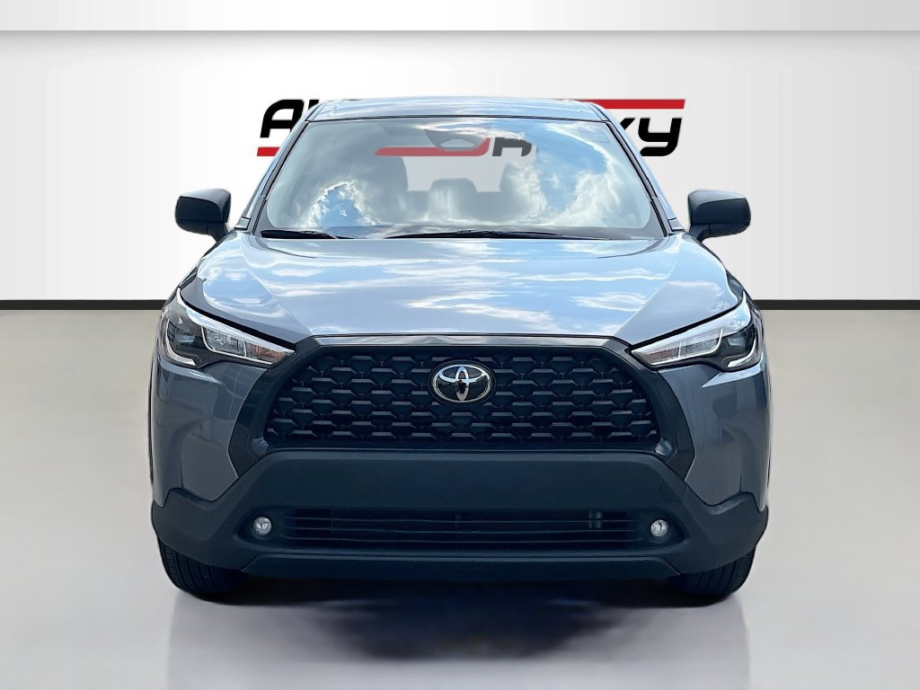 Used 2025 Toyota Corolla Cross L FWD image 2