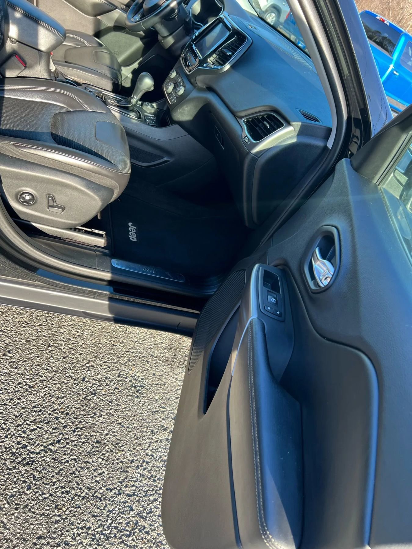 Used 2019 Jeep Cherokee Limited image 22