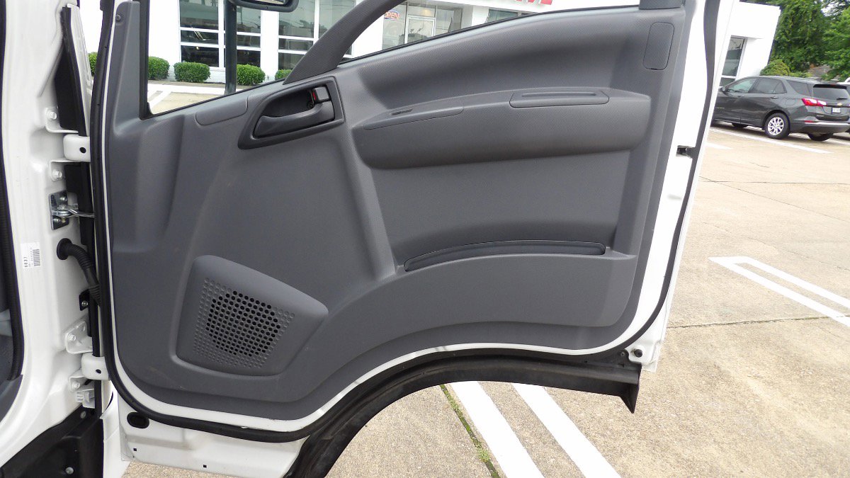 Used 2020 Isuzu NPR RWD image 14