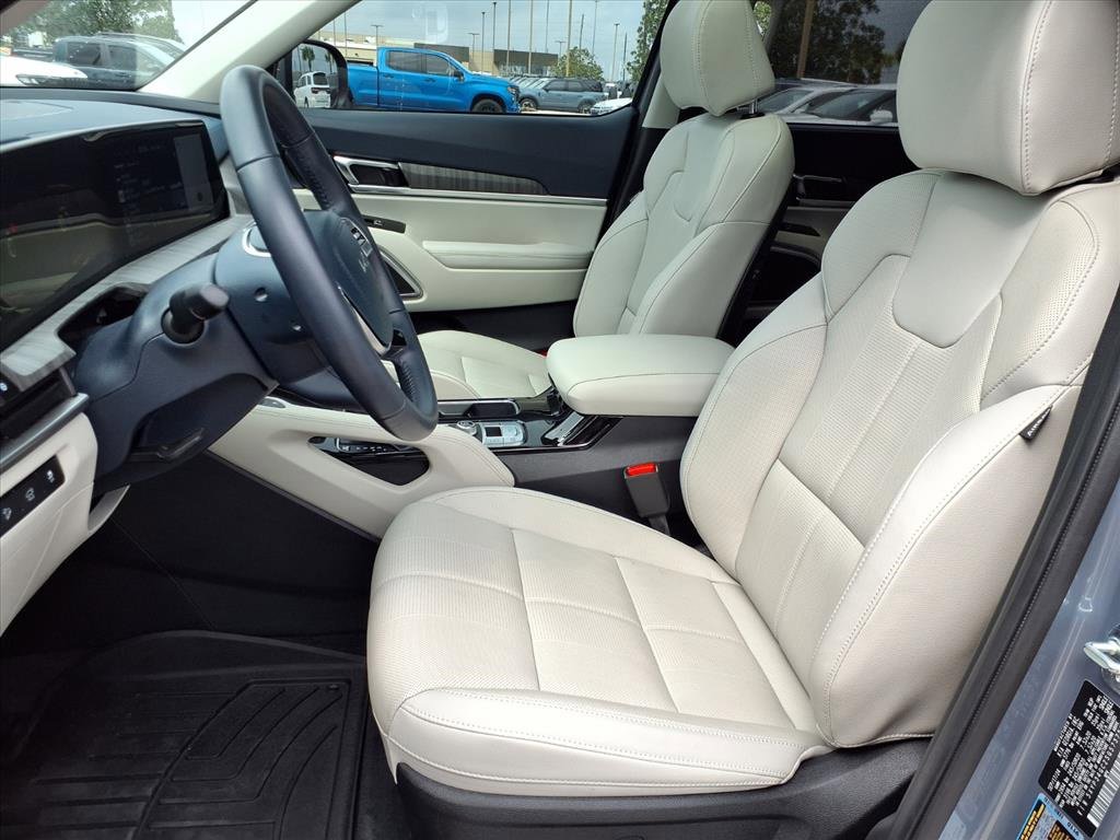 Used 2025 Kia Telluride EX w/ EX Captain's Chair Package image 27