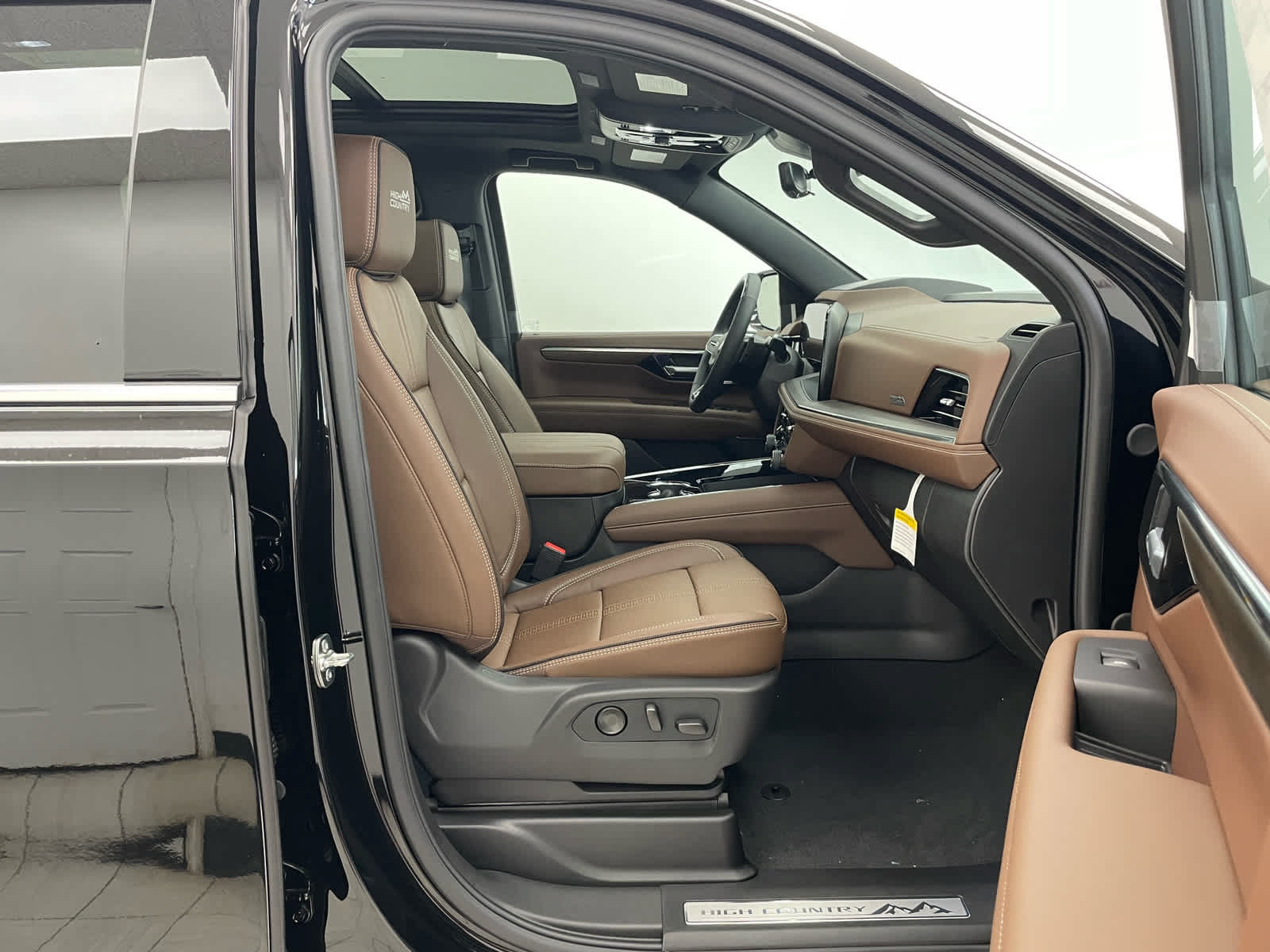 New 2026 Chevrolet Suburban High Country AWD/4WD image 16