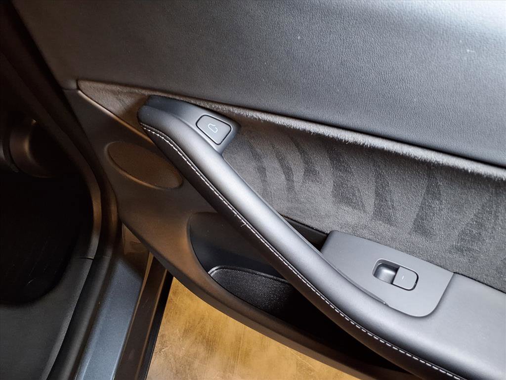 Used 2022 Tesla Model Y Performance image 22