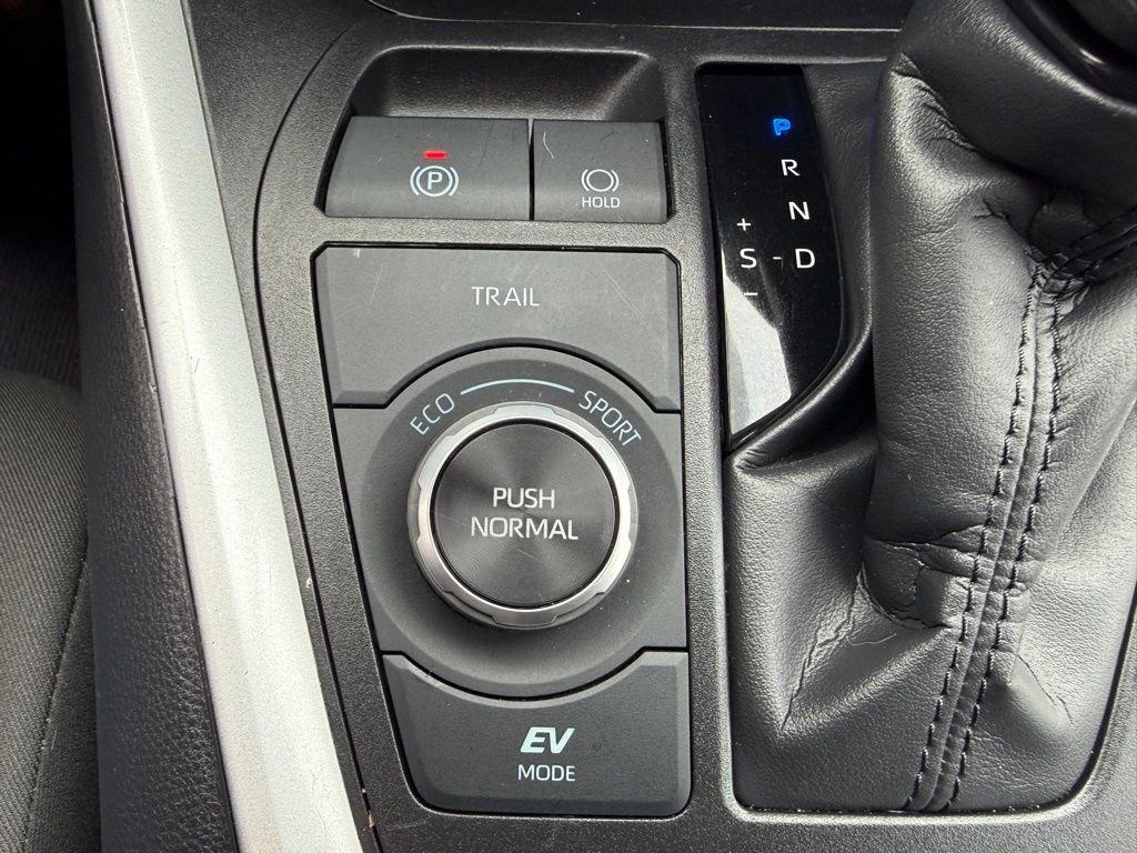 Certified 2025 Toyota RAV4 XLE image 25