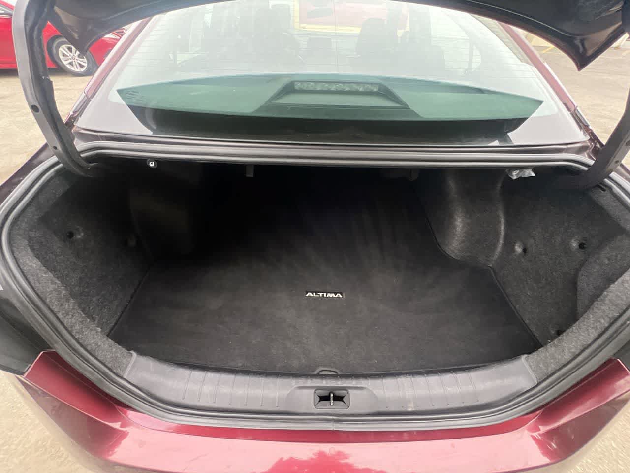 Used 2024 Nissan Altima 2.5 SV FWD image 24