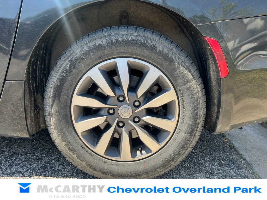 Used 2020 Chrysler Pacifica Touring-L Plus FWD image 9