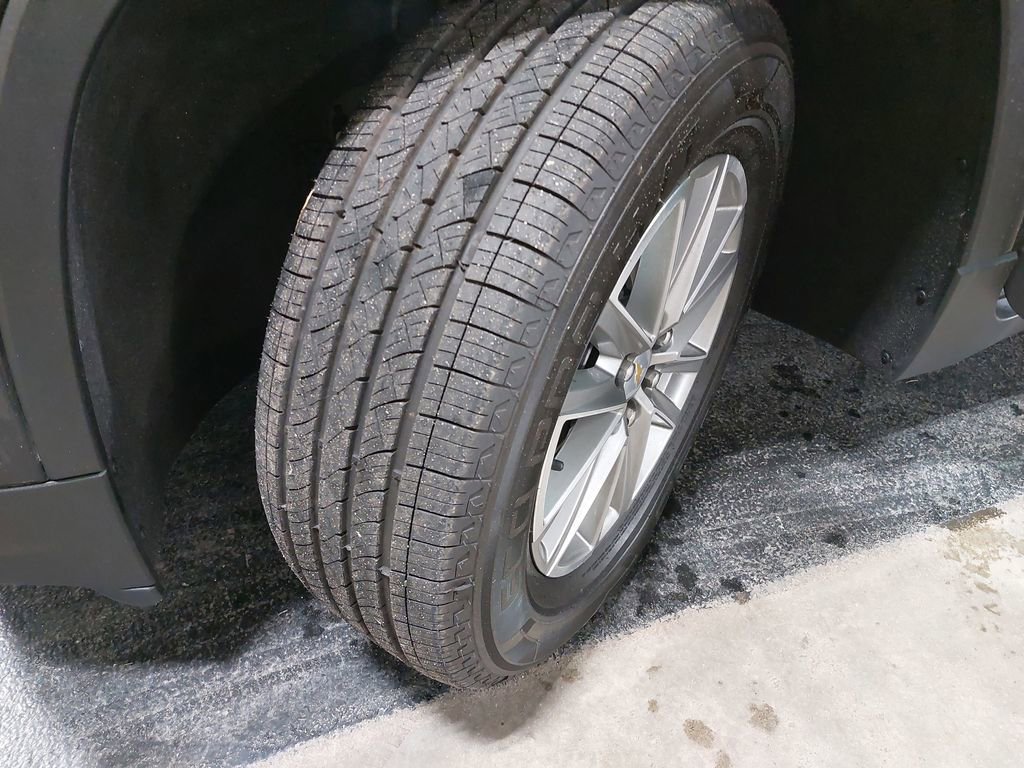 Used 2022 Chevrolet Traverse LT image 32