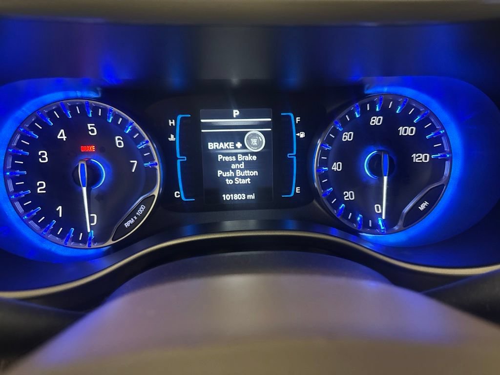 Used 2017 Chrysler Pacifica Touring Plus w/ Tire & Wheel Group FWD image 9