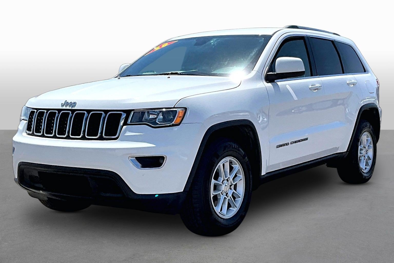 Used 2018 Jeep Grand Cherokee Laredo