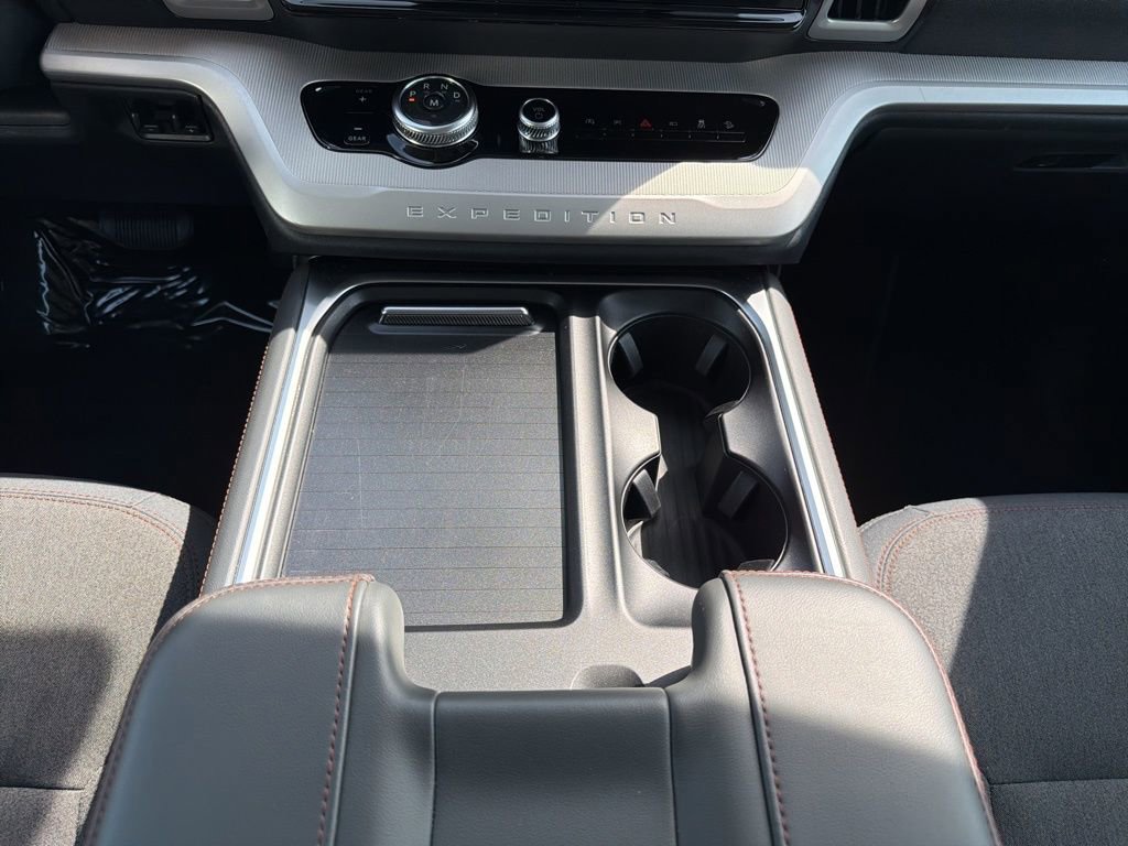 Certified 2025 Ford Expedition Active image 28