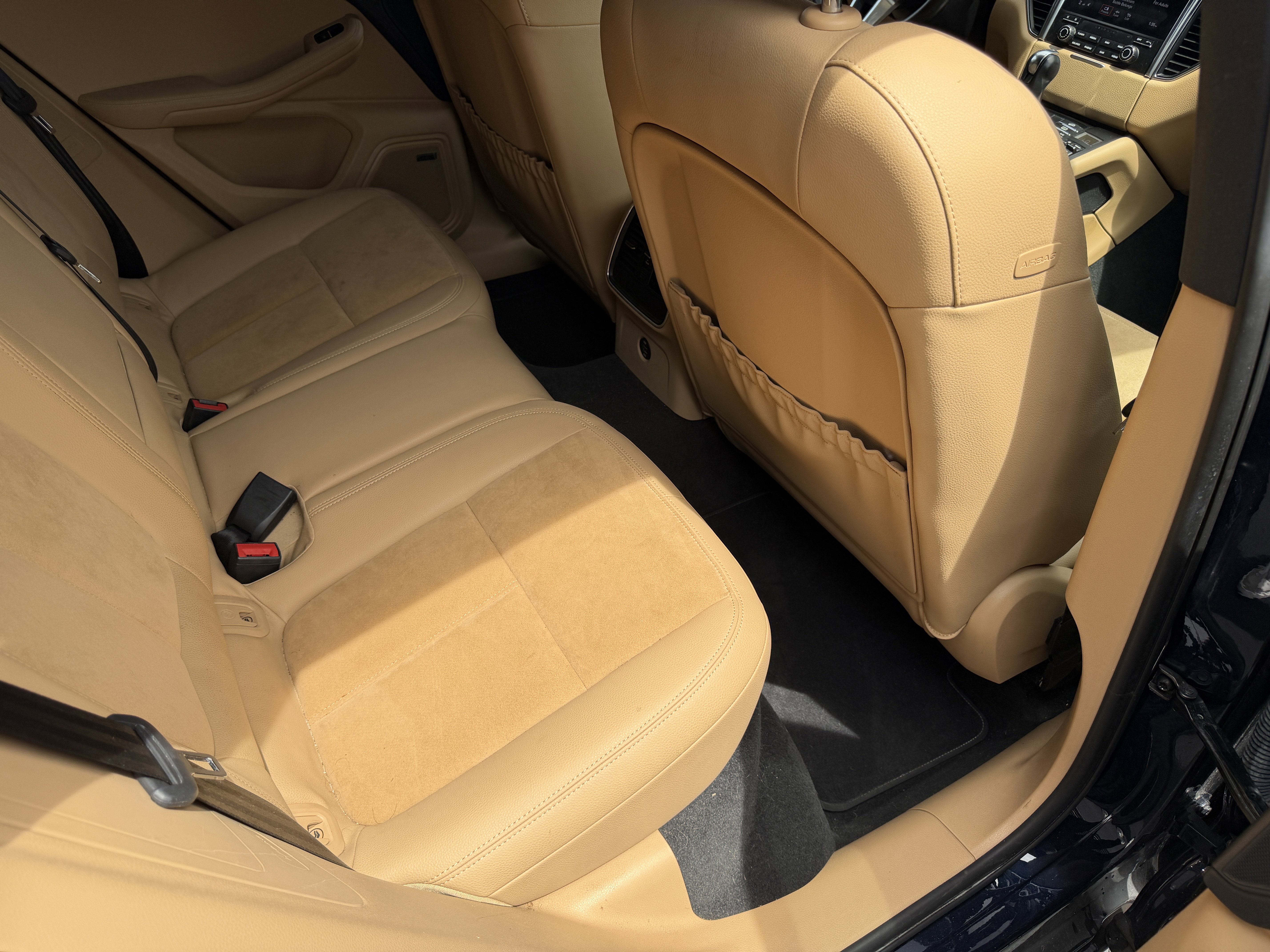 Used 2018 Porsche Macan AWD/4WD image 17