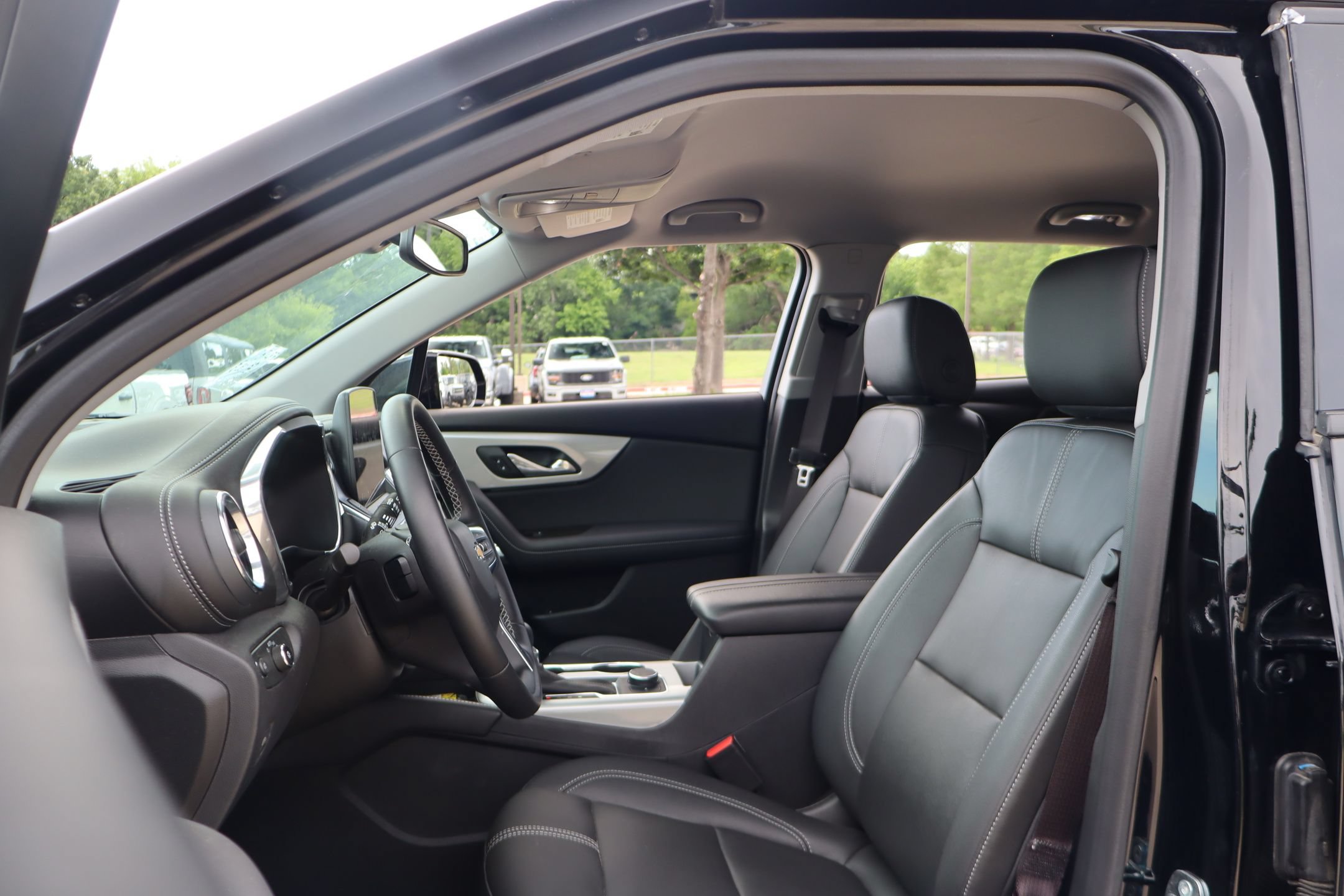 Used 2023 Chevrolet Blazer LT FWD image 11
