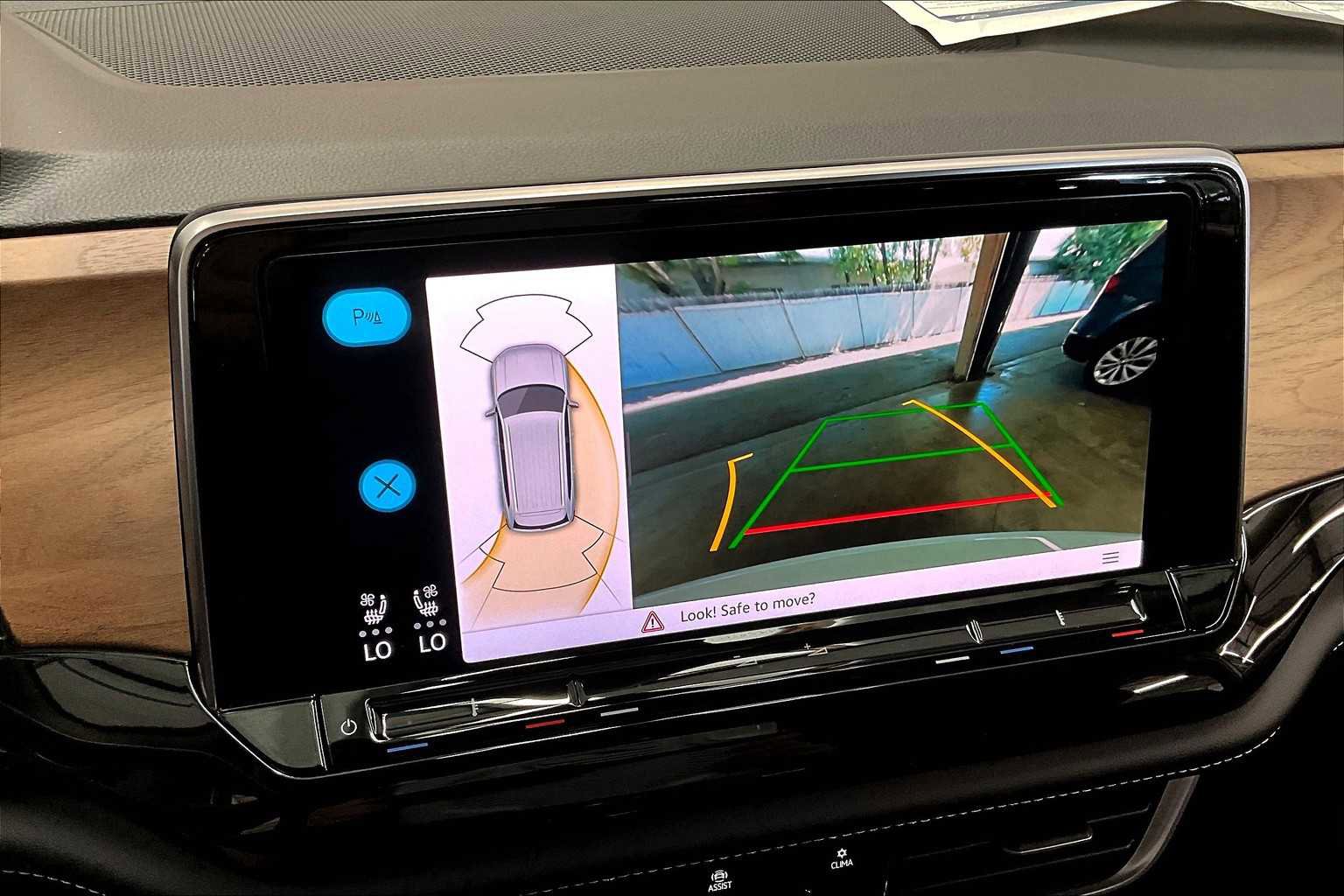 New 2025 Volkswagen Atlas SE image 20