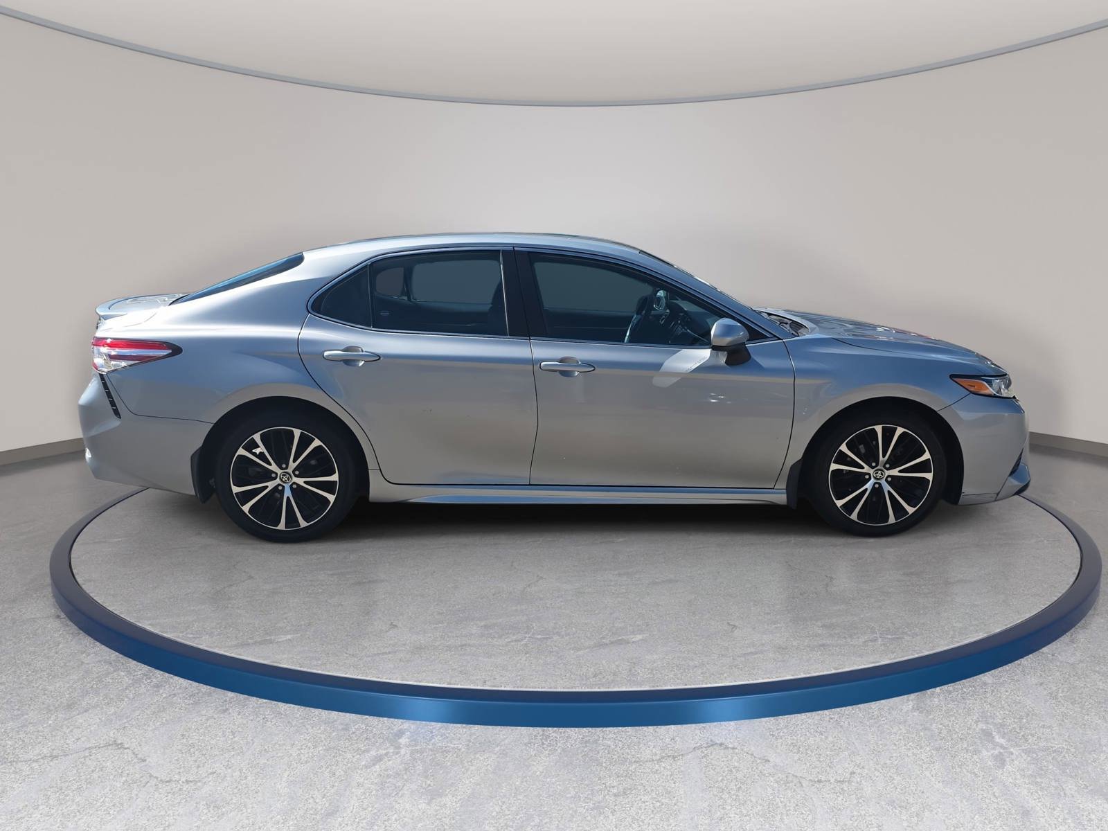 Used 2020 Toyota Camry SE FWD image 4
