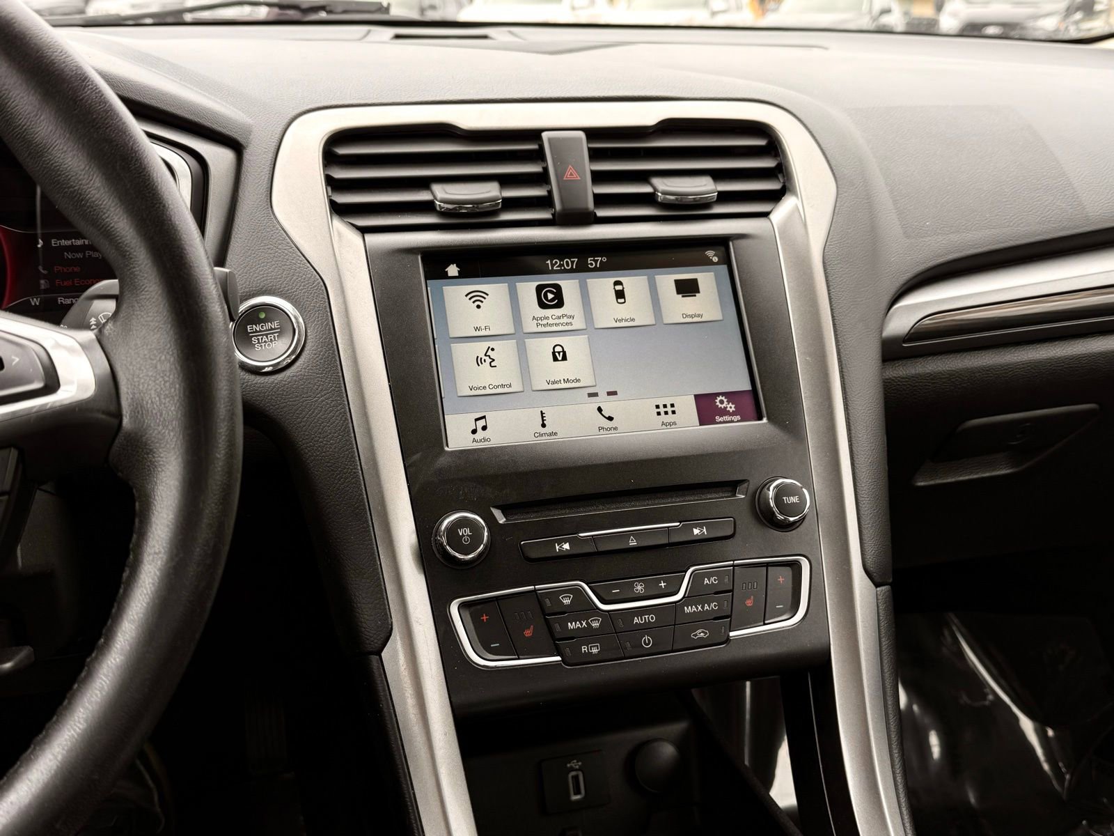 Used 2018 Ford Fusion SE w/ Equipment Group 602A FWD image 35