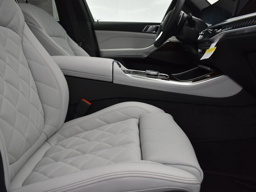 New 2026 BMW X5 xDrive50e image 25