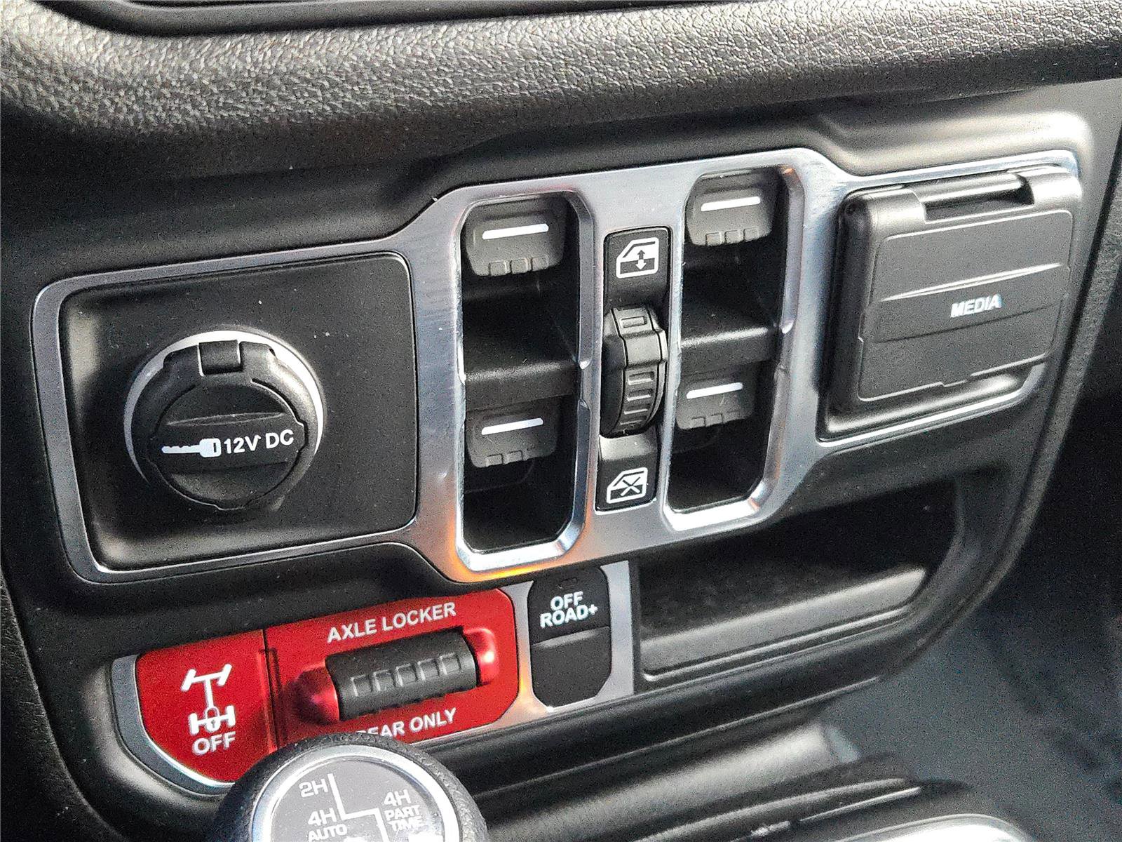 Used 2024 Jeep Wrangler Willys AWD/4WD image 30