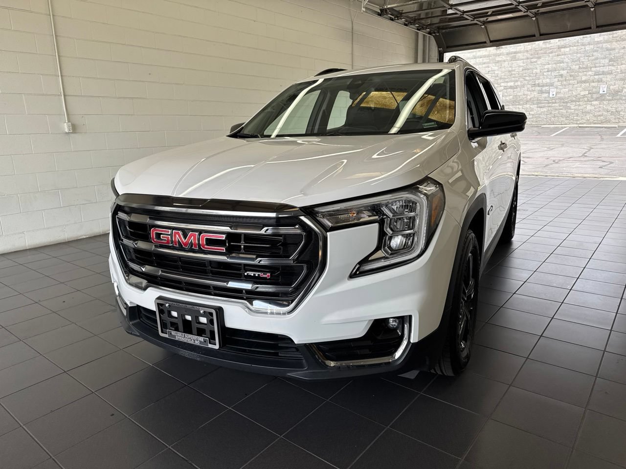 Used 2024 GMC Terrain AT4 AWD/4WD image 3