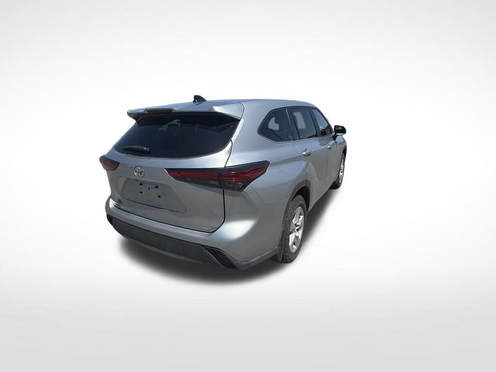 Used 2023 Toyota Highlander L AWD/4WD image 5