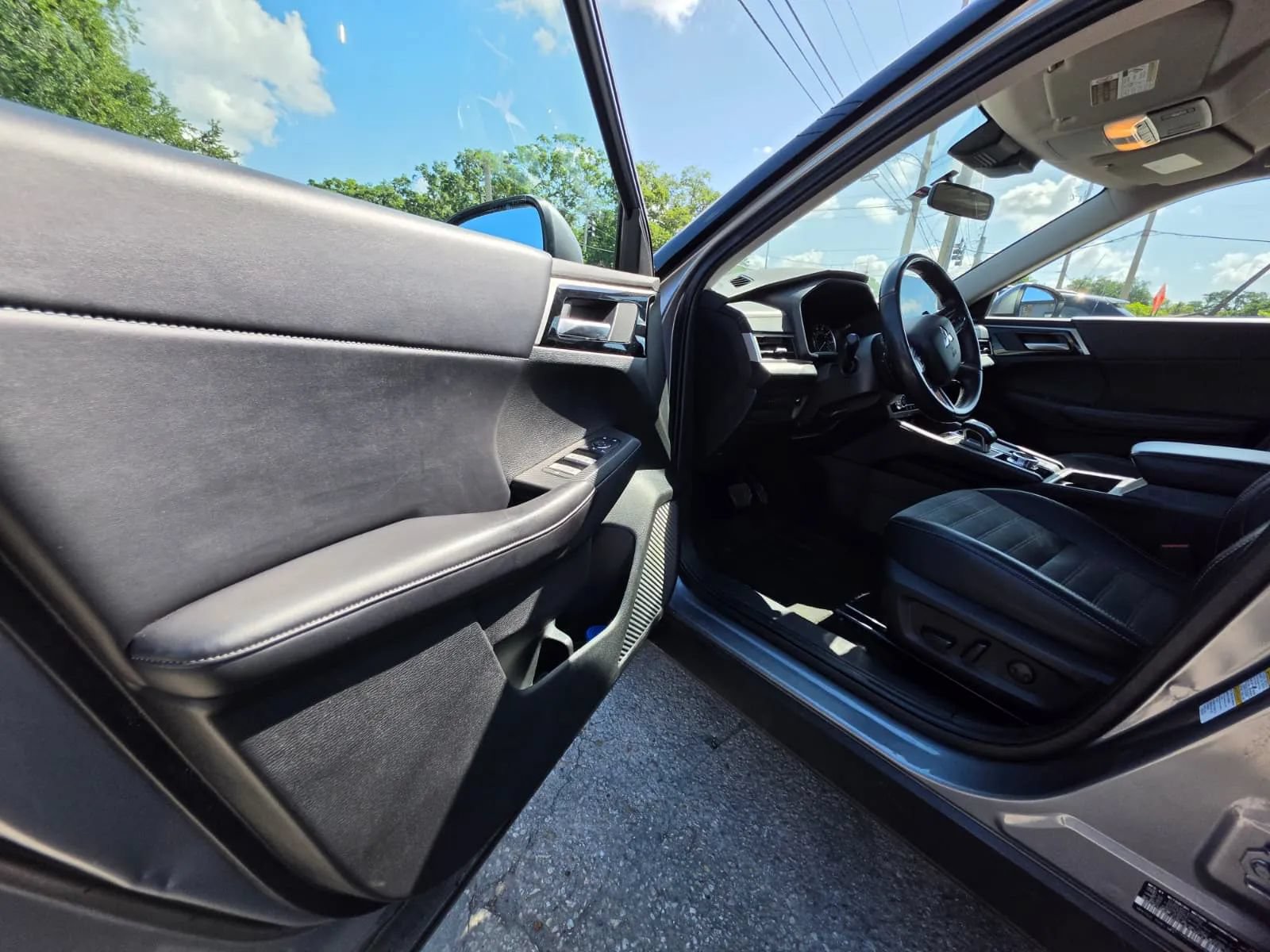 Used 2023 Mitsubishi Outlander SE FWD image 11