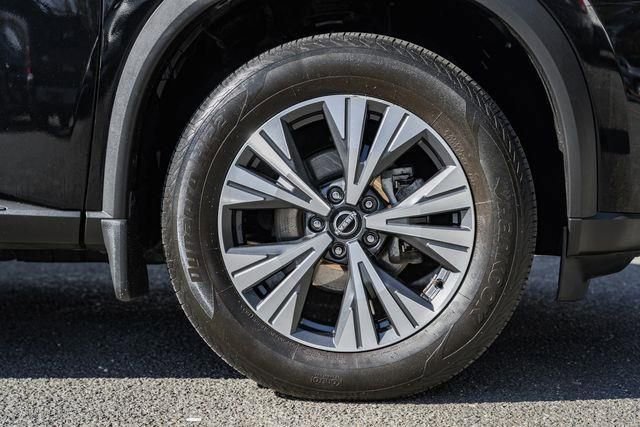 Used 2022 Nissan Rogue SV w/ SV Premium Package image 14