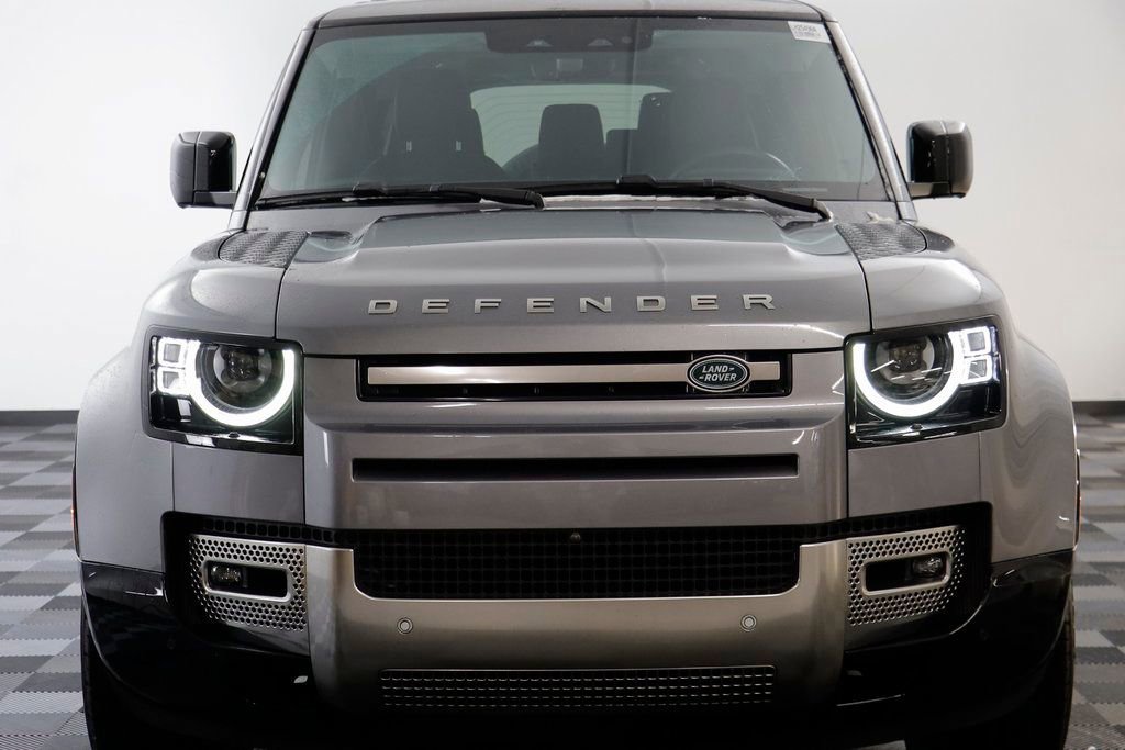 Used 2023 Land Rover Defender 130 SE image 24