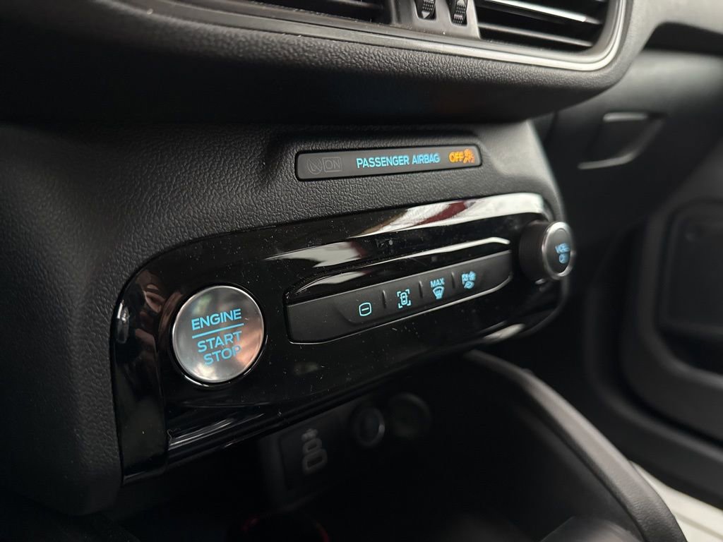 Used 2025 Ford Escape SE image 16