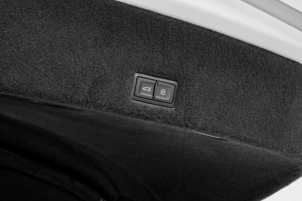 Used 2025 Lamborghini Urus SE AWD/4WD image 67