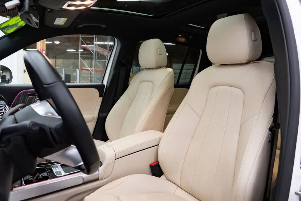 Used 2024 Mercedes-Benz EQB 300 4MATIC image 22