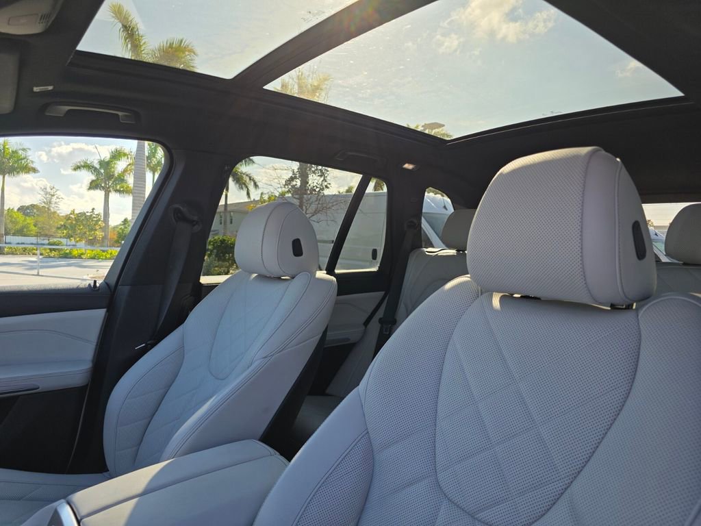 Used 2023 BMW X5 xDrive45e image 21