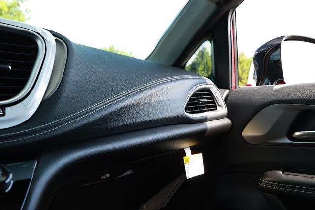 New 2027 Chrysler Pacifica Select FWD image 25