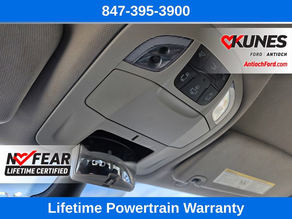 Used 2023 Chrysler Voyager LX image 58
