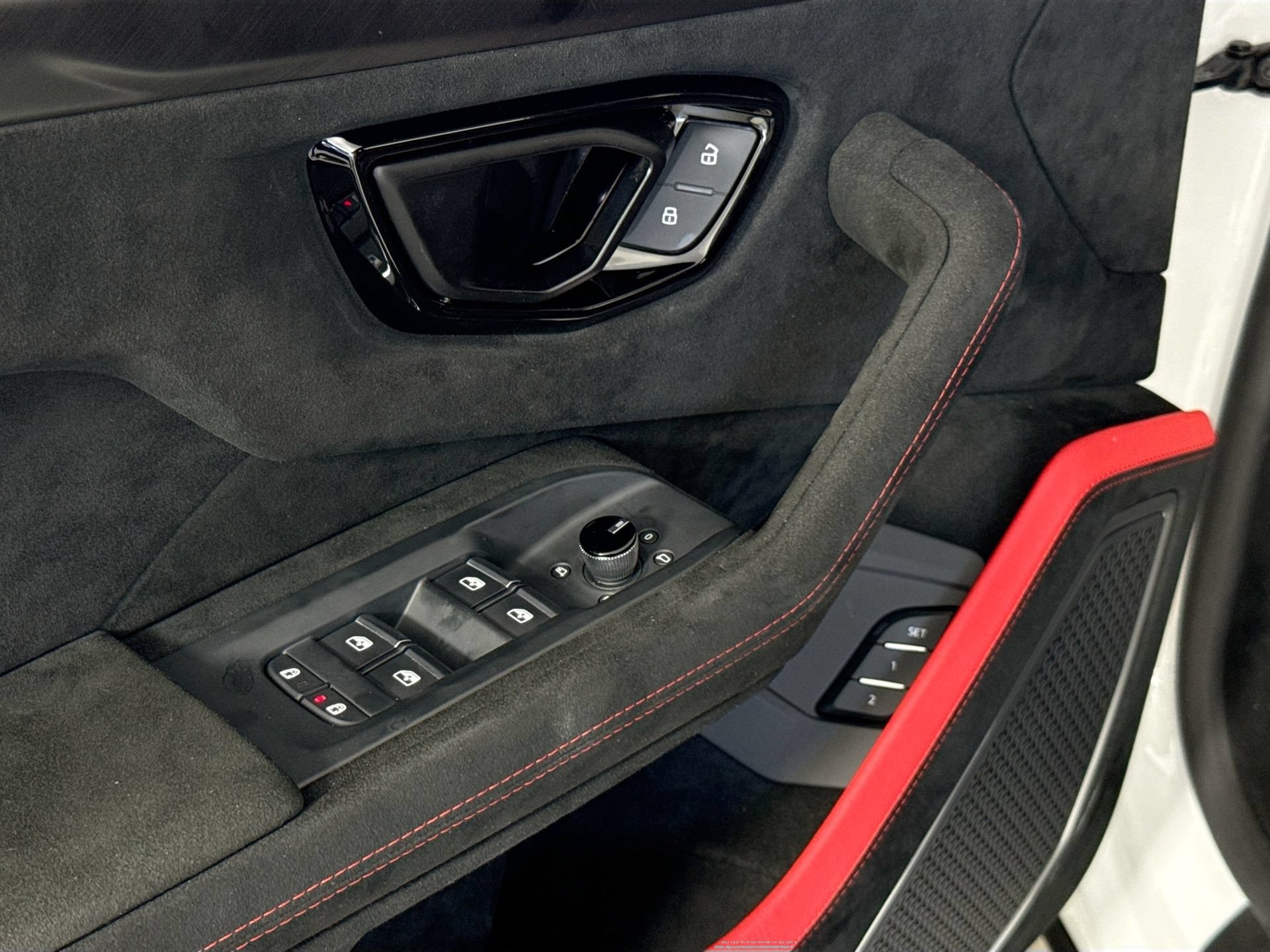 Used 2024 Lamborghini Urus Performante AWD/4WD image 16