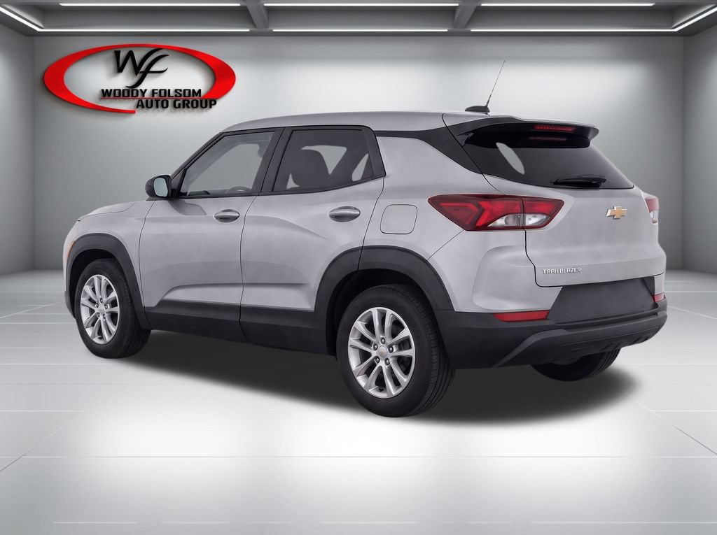 Used 2025 Chevrolet TrailBlazer LS w/ LS Convenience Package FWD image 3