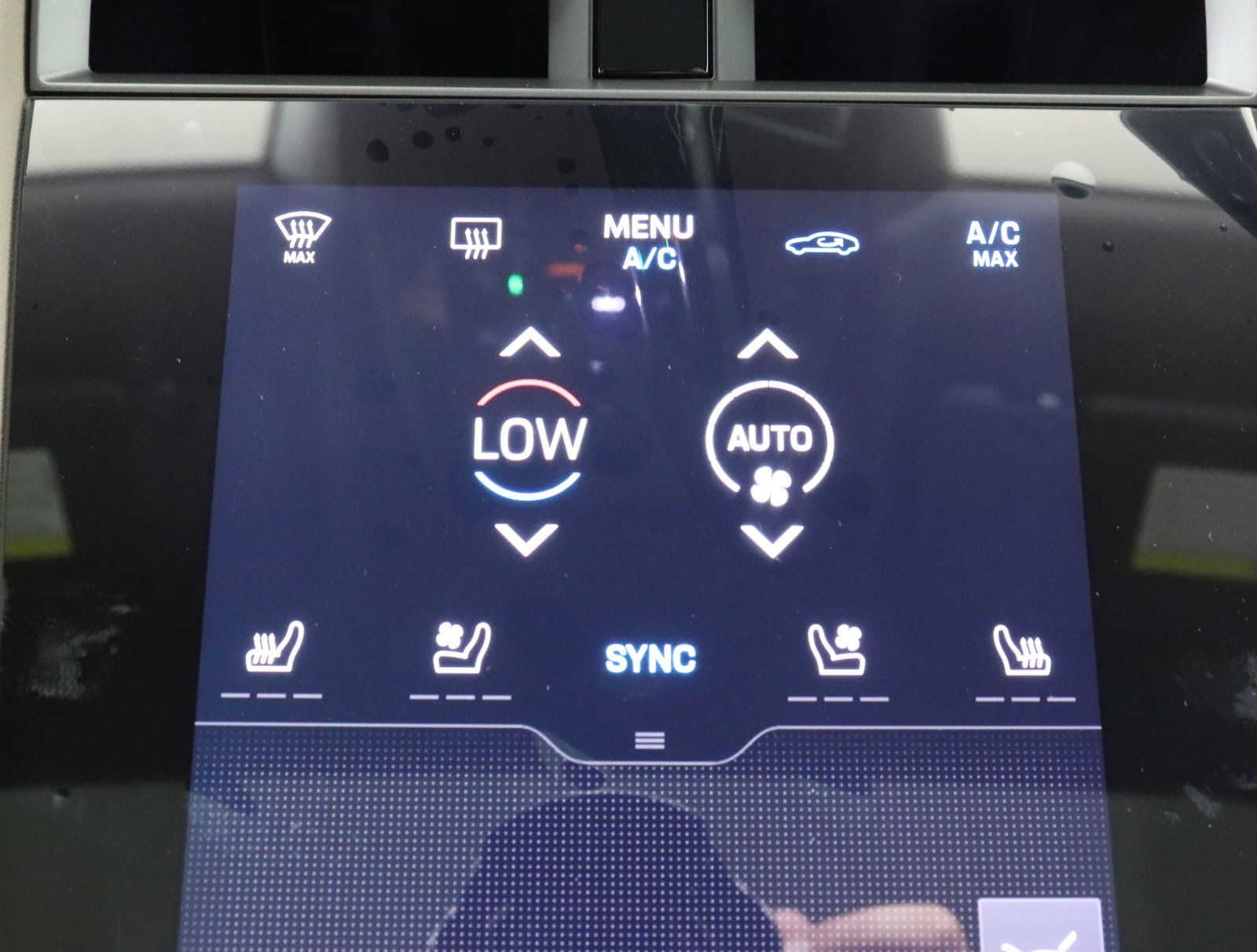 Used 2025 Porsche Taycan image 33