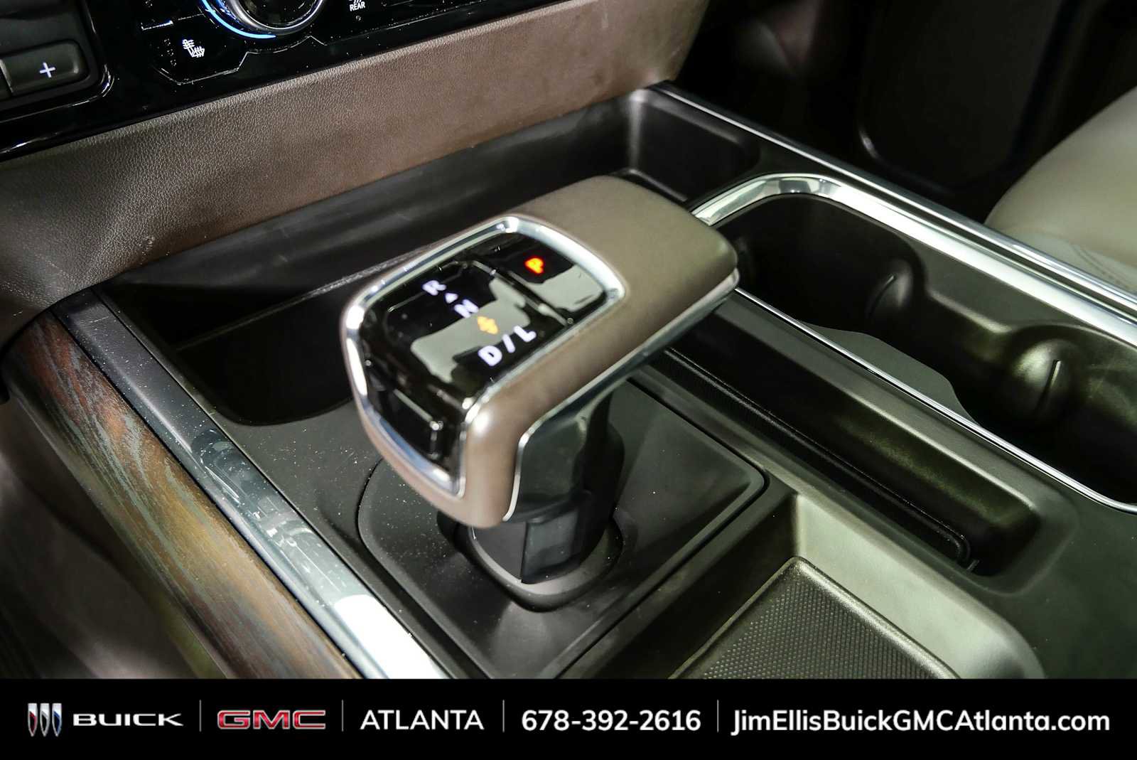 Used 2022 GMC Sierra 1500 SLT w/ SLT Premium Plus Package AWD/4WD image 17