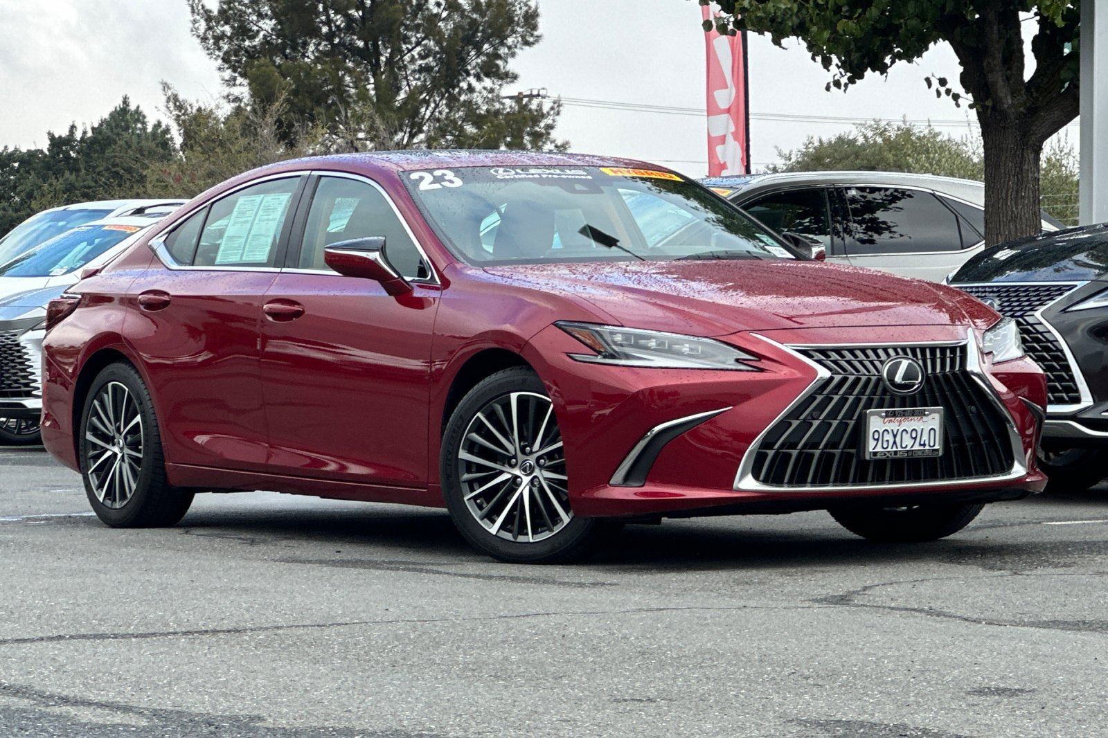 Used 2023 Lexus ES 300h w/ Premium Package FWD image 2