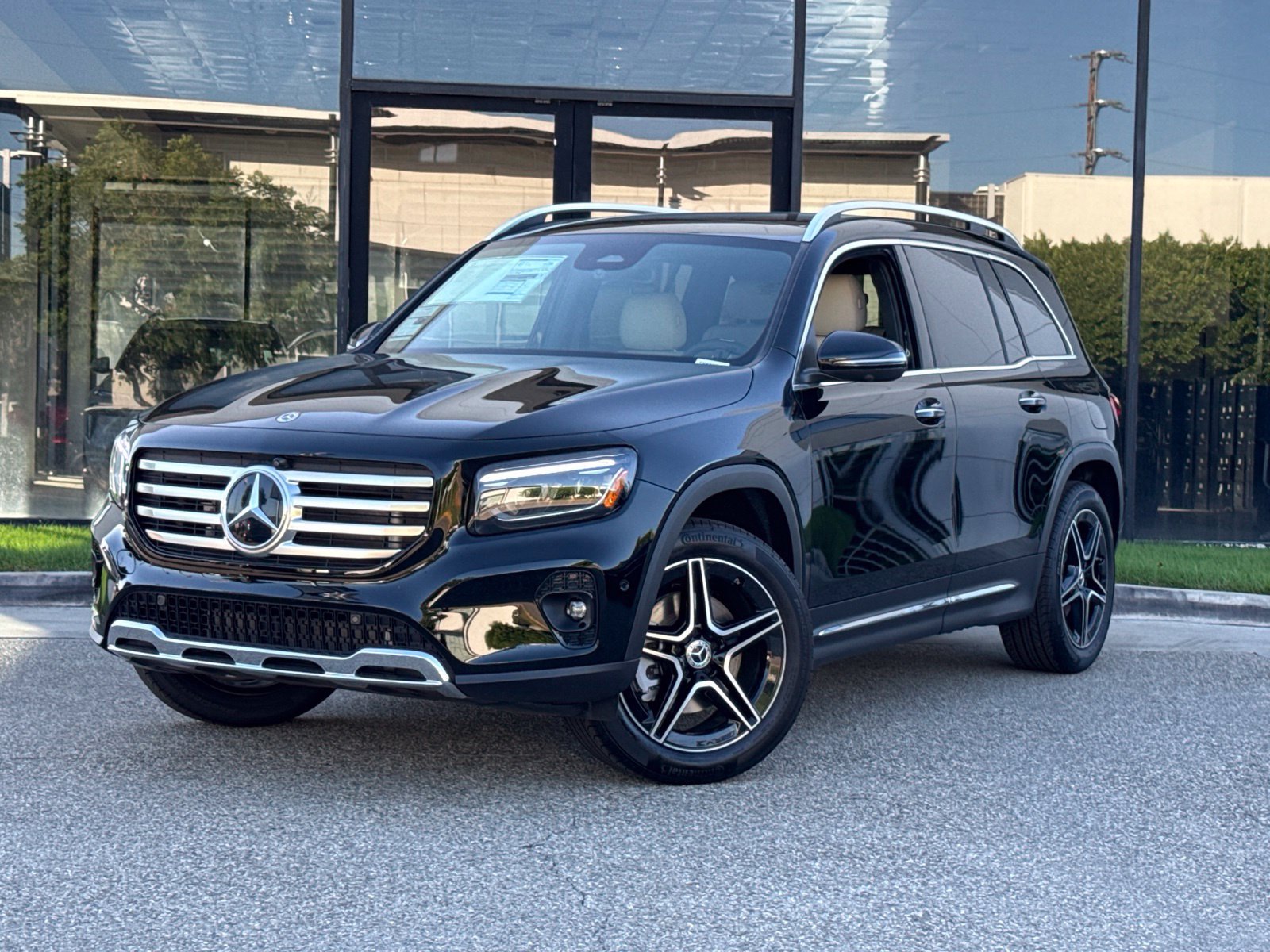 New 2026 Mercedes-Benz GLB 250 4MATIC image 2