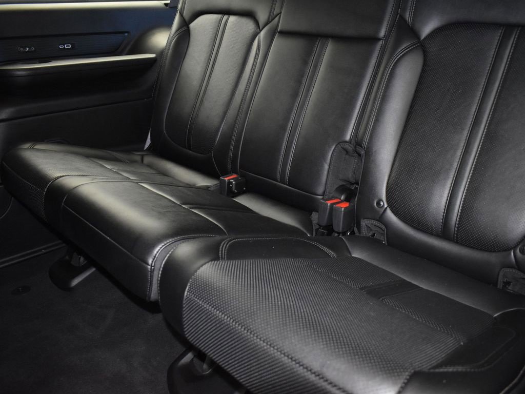 Used 2024 Jeep Wagoneer L Series II w/ Flexible Seating Group image 17