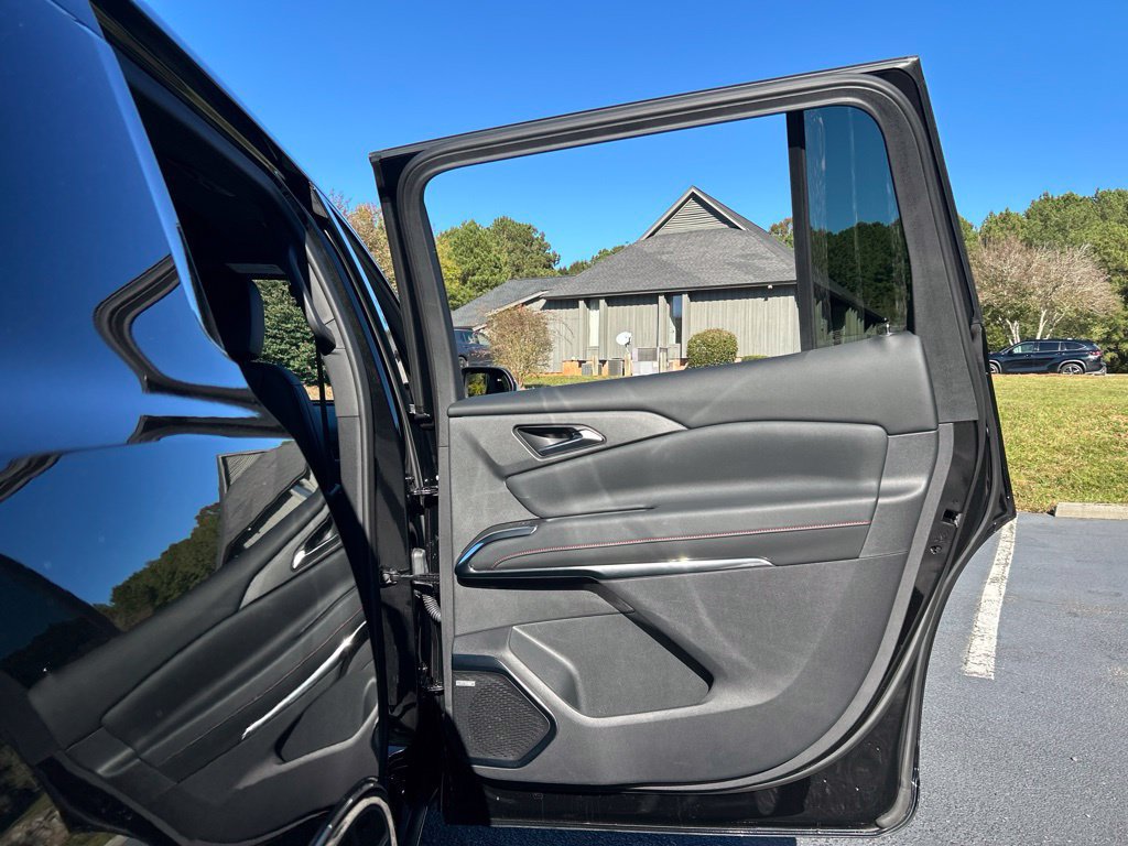 Used 2024 Chevrolet Traverse RS w/ LPO, Floor Liner Package FWD image 62