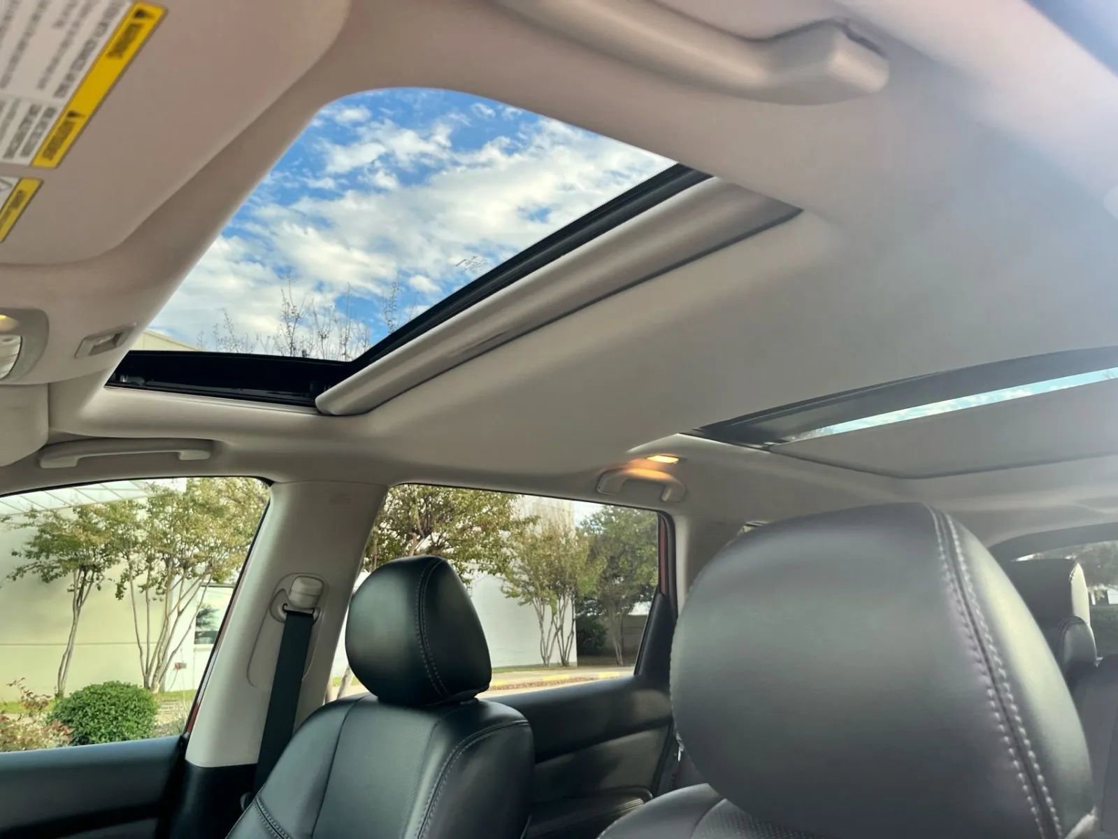 Used 2020 Nissan Pathfinder Platinum FWD image 27