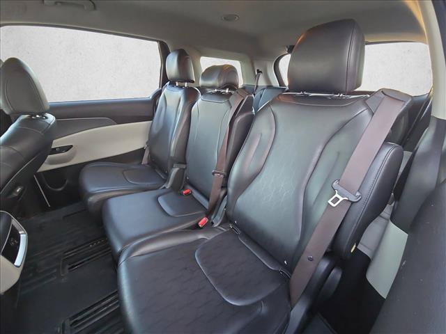 Used 2022 Kia Carnival LX FWD image 16